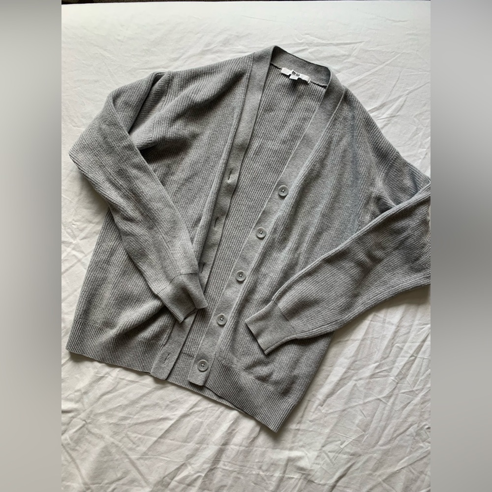 UNIQLO grey cardigan